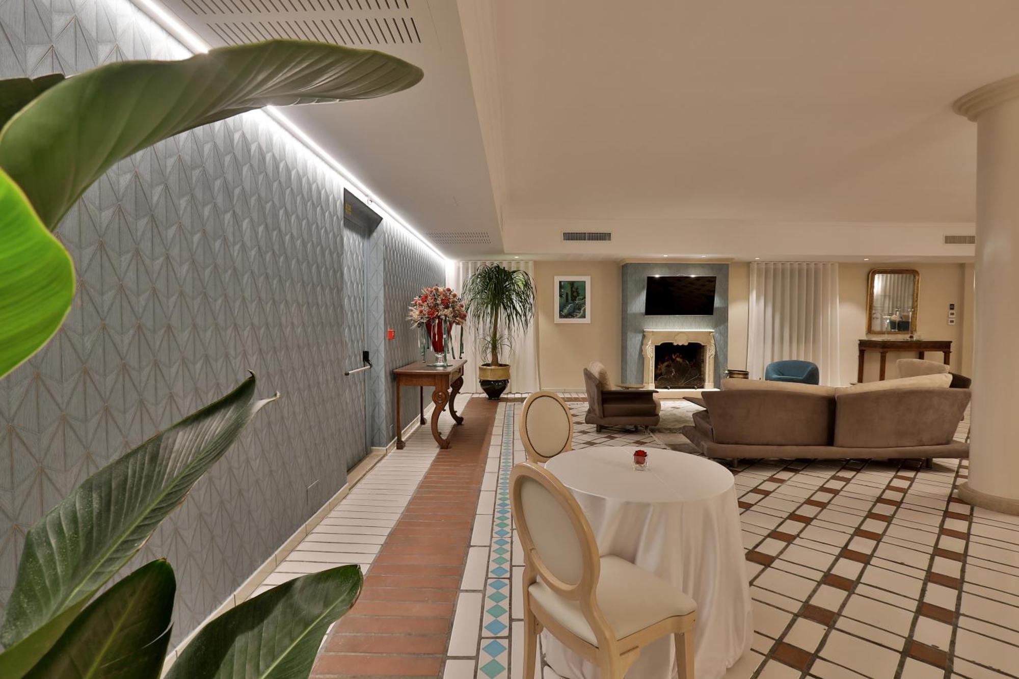 גלאטינה Hotel Hermitage מראה חיצוני תמונה